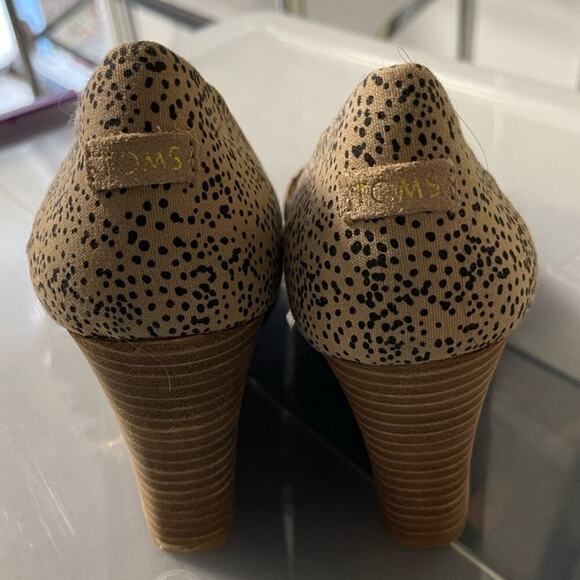 TOMS Michelle Tiny Cheetah Print Peep Toe Wedge Sandal NWOT 9 - Picture 4 of 7